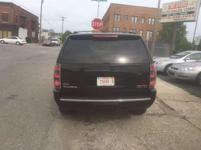 2010 GMC Yukon AWD Denali 4dr SUV